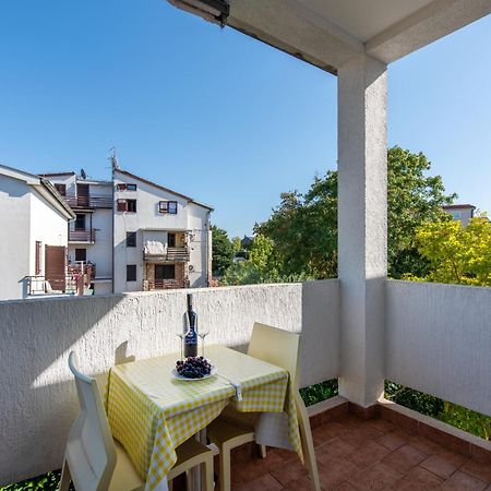Apartments Villa Falcon Funtana Buitenkant foto