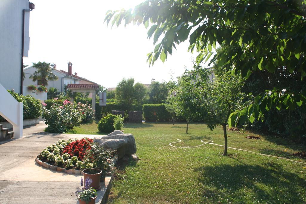 Apartments Villa Falcon Funtana Buitenkant foto