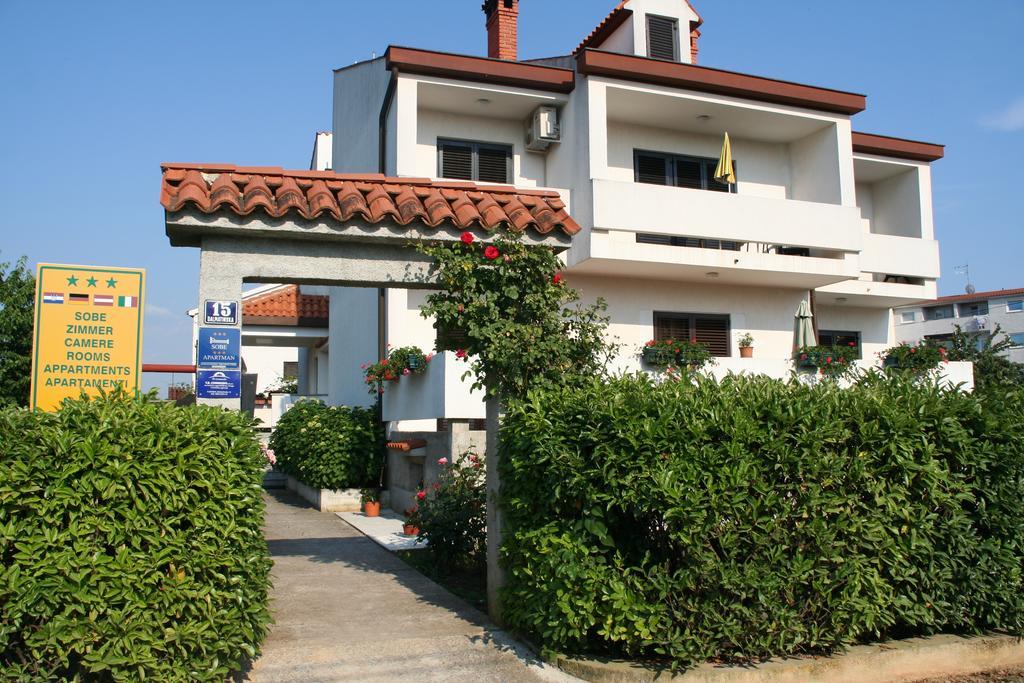 Apartments Villa Falcon Funtana Buitenkant foto