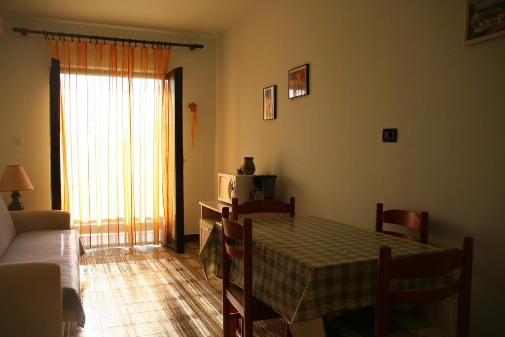 Apartments Villa Falcon Funtana Buitenkant foto