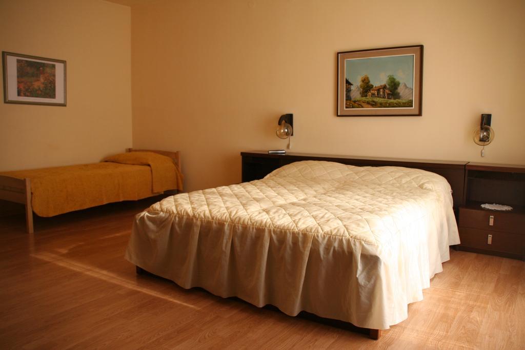 Apartments Villa Falcon Funtana Buitenkant foto